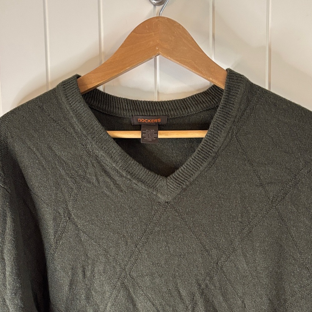 Dockers Men's Olive V-Neck Sweater